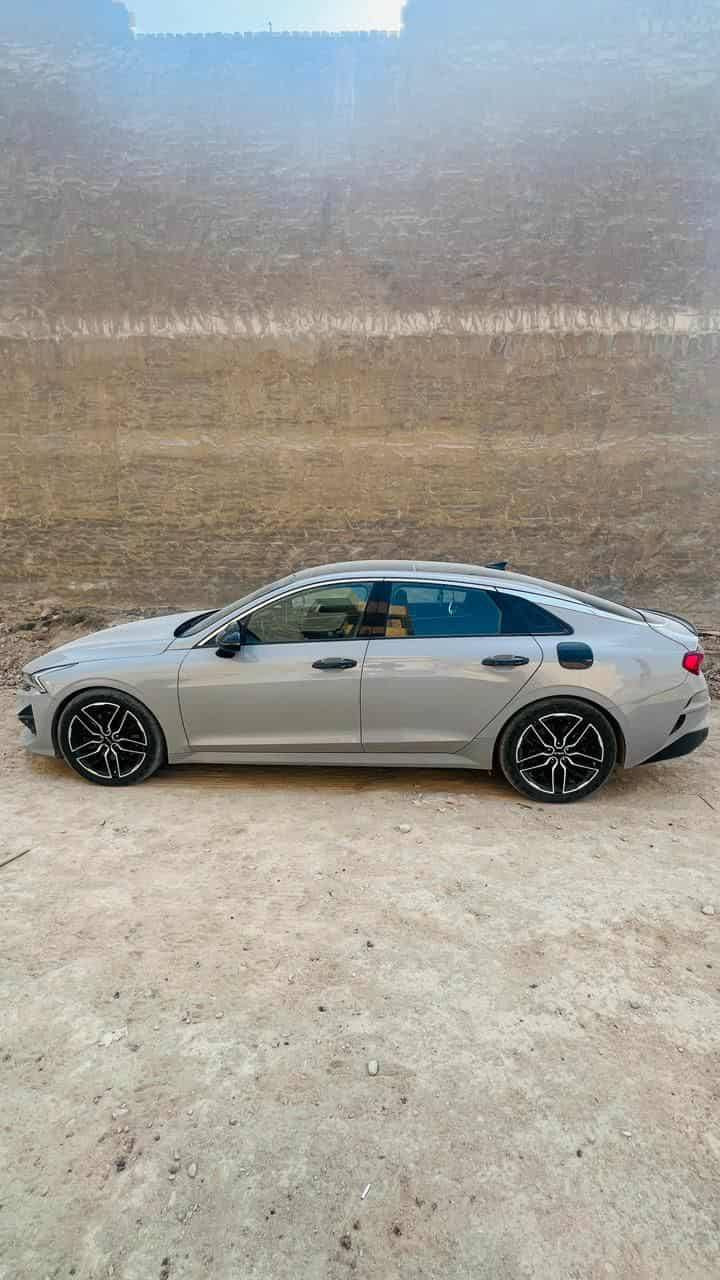 السلام عليكم للبيع K5 GT موديل 
2023 السياره 2500 تيربو ضرر جدا بسيط فقط البنيد ماشيه 74 رقم بغداد الدولي مكاني حله السعر 210 وبيه مجال للاتصال ***********
