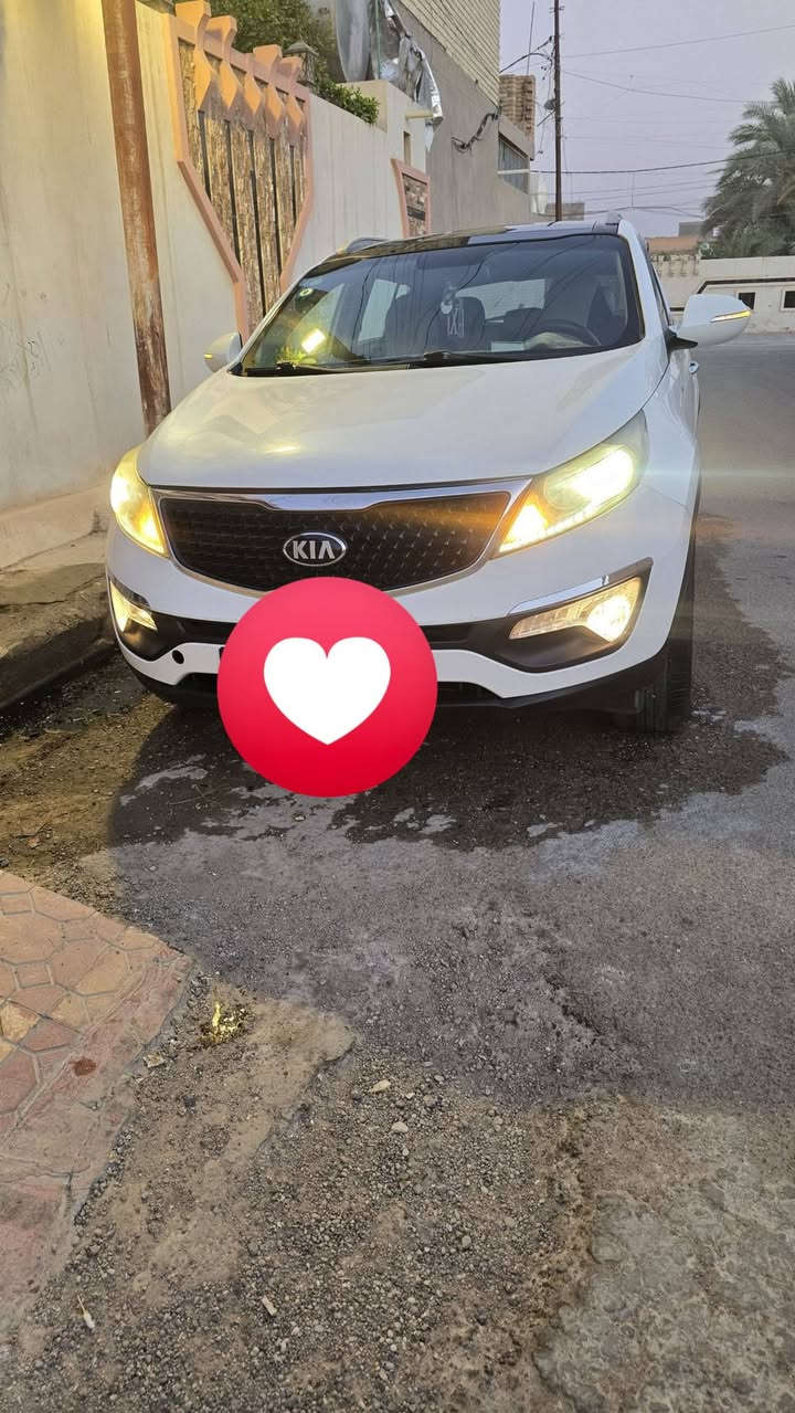 السلام عليكم
للبيع كيا سبورتج موديل 2014 .خليجي . vip فول مواصفات مكفوله عدا طخه اصبع بالجاملق وممبينه محرك كير مكفولات  تخم تاير جديد  بصمه اشاير بالمري تحكم بالستيرن شاشه تبريد قطعتين محرك 2400 الكشانه جلد كهربائيه تدفئه تبريد بالكشانه السعر 169 للاستفسار الاتصال ***********
