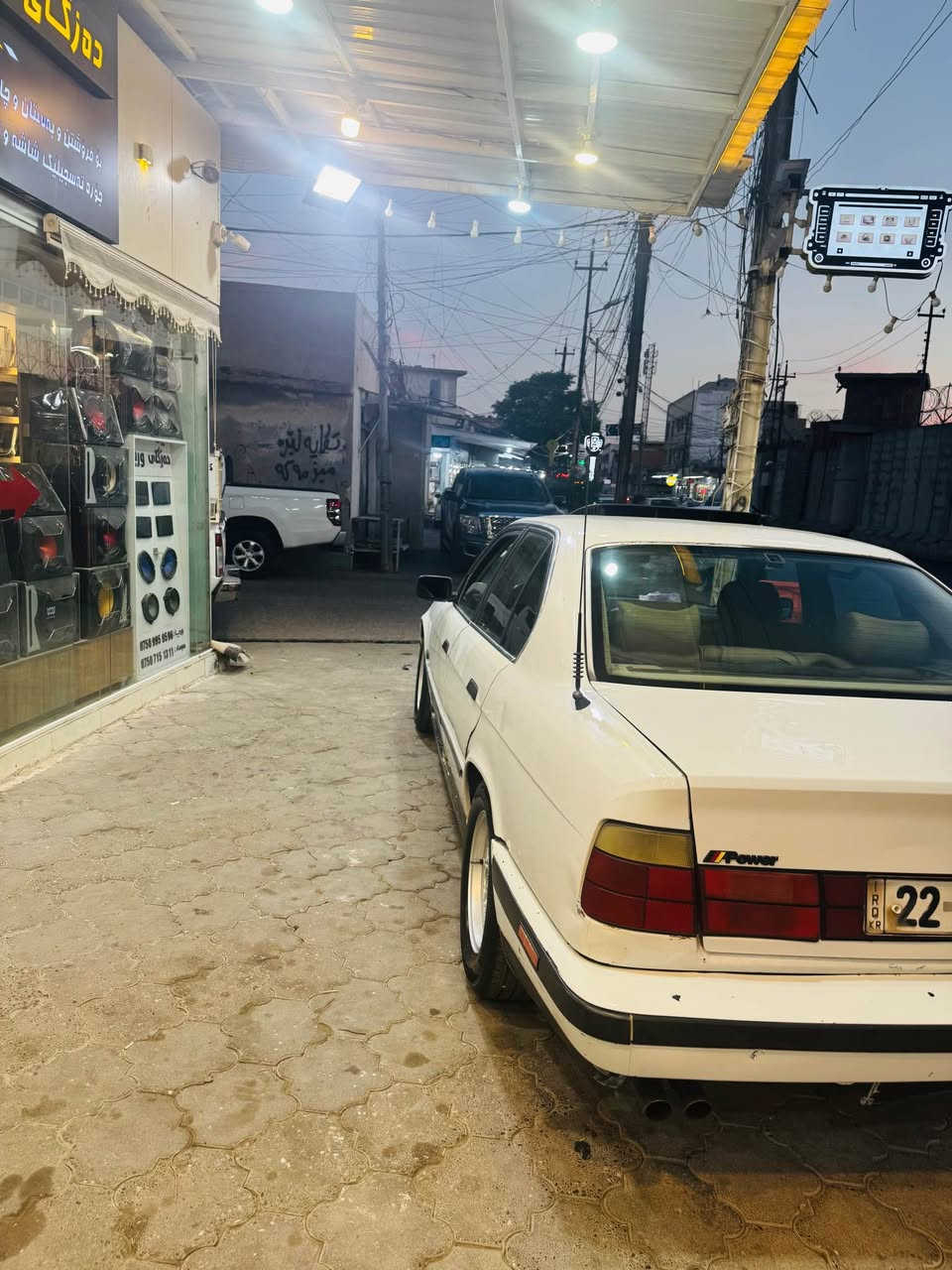 BMW موديل ١٩٩٤ سبى ٥٢٥ مه كينه كه بس بي سلايد ٢ جام كاره با توماتيك مه كينه ديجيته ل ته بريد به شه رتى عام نه بيت عيزام نه بيت  . ٥٥ معامه له له هه وليره *********** أربيل, العراق
