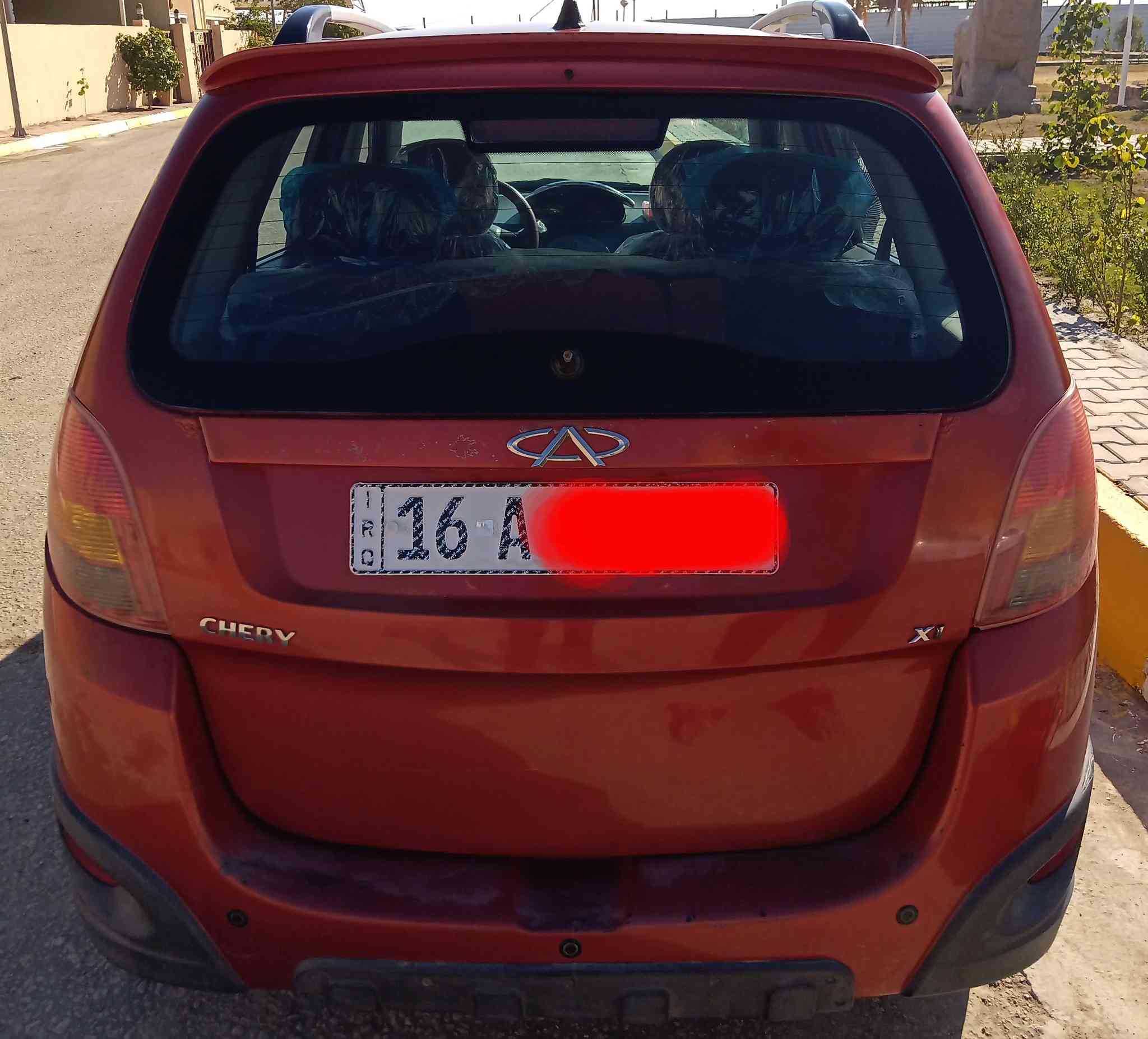 للبيع chery X1 موديل 14 رقم قادسيه سنويه وهزه جديده صار يومين لحد سنه  2031 السياره  بسمي مكفوله من الضربه والصبغ  ما عدا شويه شخوط ماتبين كهربائياتها كامله كير ومكينه تمام عالفحص تدفئه وتبريد شغالات حداديه جديده السعر 47 وبيها مجال للشراي مكاني ديوانيه موجود عالخاص أو بالرقم ***********
