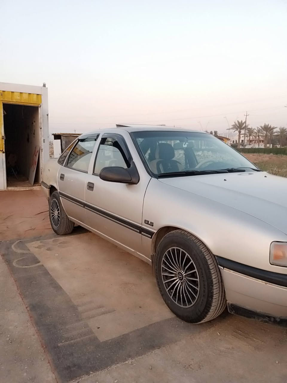 للبيع فكتره 16
موديل 1992
سنويه 2029
رقم الماني نينوى 
مشروع وطني فتحة سقف 
مبدل سستم كامل فقط
بدون صبغ شرط 
محرك كير شرط 
داخل جديد كدام العين 
طخم امامي وخلفي جديد شرط 
طخم تايرات جدد 
دوشمه كامل 
سياره فول فول ماتصرف على فلس 
سعره 46بيه مجال 
عنوان موصل ناحية برطله 
***********
***********
