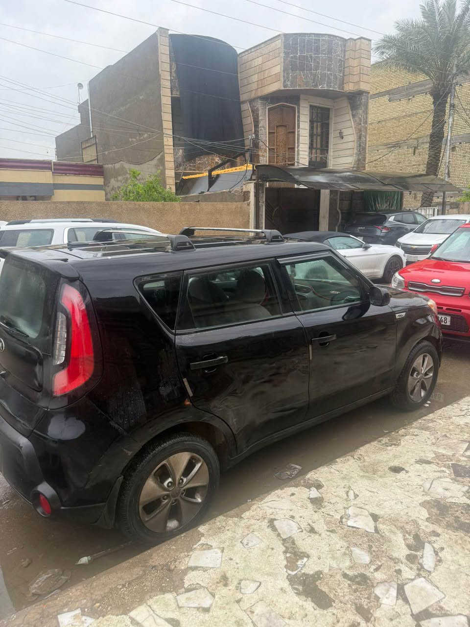 السلام عليكم 
كيا صول 2015 وارد امريكي حادثهة صندوق خلفي موضح بلصور
بيهة طخات خفيفة
الباقي كلة مكفول
السيارة متواجدة بغداد  ب اسمنة تحويل مباشر
رايدهة ب 110 وبيهة مجال 
*********** بغداد, العراق
