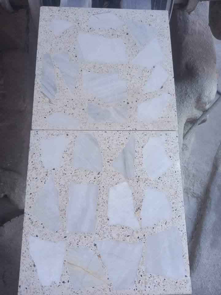 نقدم لكم اجود انواع الكاشي المرمر و الموزاييك كاشي درجة اولى مكابس اوتماتيك
المواد الأولية: نستخدم رملًا وحجرًا مغسولين وخاليين من الشوائب والأملاح.
​الاسمنت: اسمنت عالي الجودة خاضع للسيطرة النوعية.
​الماء: ماء حلو نقي خالٍ من الأملاح.
​الأسعار (داخل بغداد)
​كاشي الموزاييك: سعر المتر يبدأ من 7/500دينار عراقي.
​كاشي مطعم بالمرمر: سعر المتر يبدأ من 12,000 دينار عراقي. يتوفر نوع آخر من المرمر بسعر 14,000 دينار عراقي.
​منتجات أخرى متوفرة
​أشتايكر بمقاسات 60×40 و 80×80.
​سنادين، مساطب، وسواقي.
​بآيات تعليق ومقرنص.
​إزارة، رصيف، وزفت.
​لاين حدائق.
​مستعدون لتجهيز المشاريع الحكومية والأهلية.
​للحجز والاستفسار، مراسله الصفحه او الاتصال على الرقم ***********متواجد واتساب
