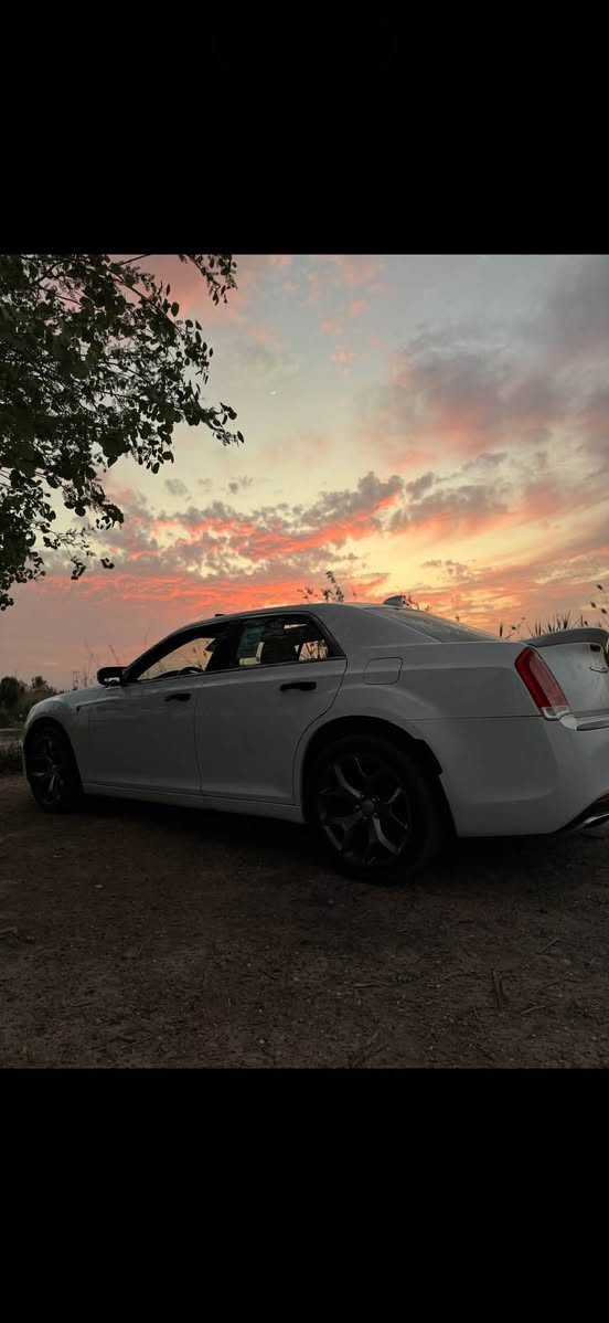 ✨ للبيع كرايسلر 300 c (فول مواصفات عدا رادار) - موديل 2016 ✨
⚙️ المحرك: 3,600cc
مكفوله من ضربه وسونارها خاص…..
💎 المواصفات 
‎.                                              ▫️ سقف بانوراما (فتحتين) 🌌
▫️ كراسي (تدفئة  وتبريد أمامية وخلفية) 🔥
▫️ مقاعد أمامية كهربائية مع نظام خزن ميموري 💺
▫️ ستيرن كهربائي مع ميزة التدفئة 🏎️
▫️ دخول ذكي (بصمة) مع تشغيل عن بعد 🔑
▫️ شاشة كبيرة مع نظام ملاحة (GPS) 🗺️
▫️ اتصال بلوتوث وهاتف 📱
▫️ كاميرا خلفية 🎥
▫️ مصابيح أمامية زنون
▫️ مرايا تعتيم ونظام ترحيب متحسس للإضاءة 🕶️
▫️ مرايا جانبية قلابة
📍 مكان السيارة: الفلوجة
* السعر المطلوب (250$) وبيها مجال
📞 للاستفسار والتواصل، مراسلتنا أو الاتصال عبر الرقم: [***********]
