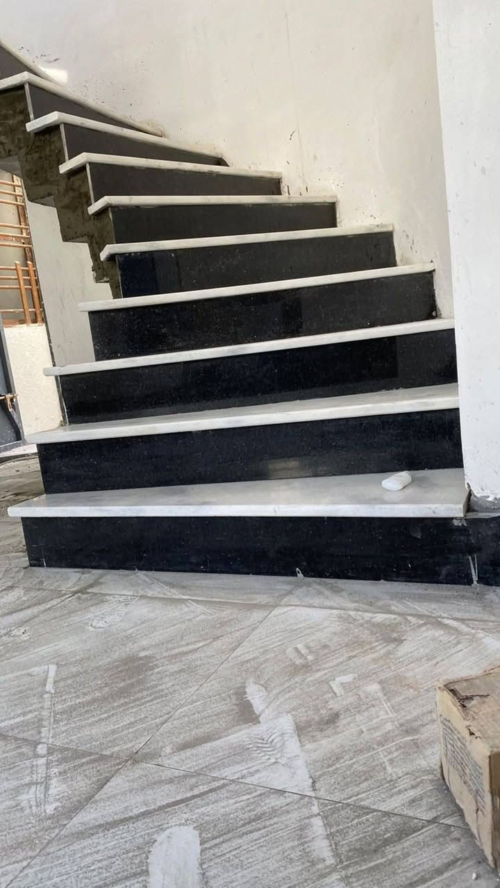 السلام عليكم خلفه سيراميك ارضي جداري شغل مضبوط ***********
