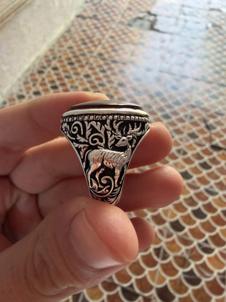 عقيق يماني انسي
صياغة عارف البحرين 

عينك ميزانك


**إذا كنت صاحب هذا الإعلان وتريد حذفه لأي سبب، رجاءا أرسل رسالة إلى الدعم الفني**