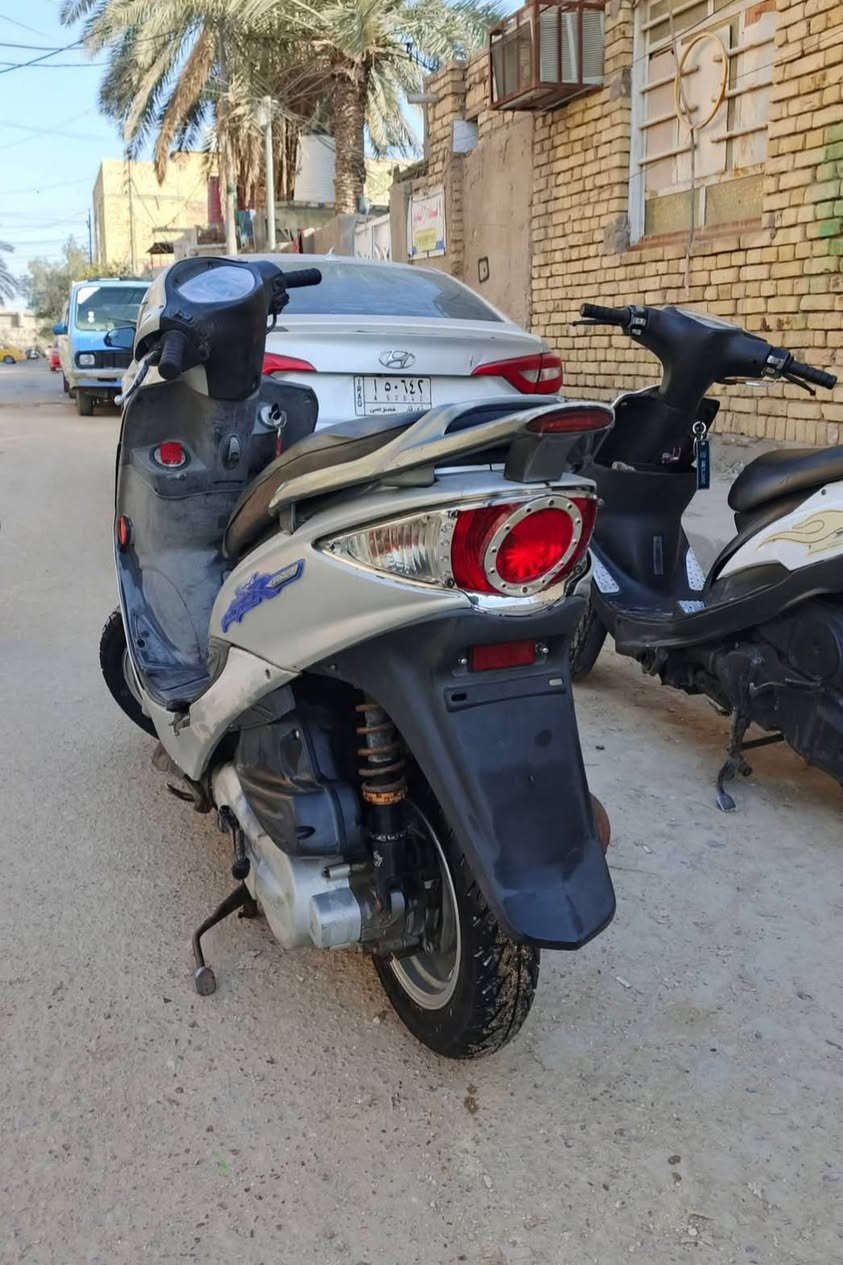 سلام عليكم
كامكو جيفور دراجه نظيفه كلش ومفتوحه شغل مضبوط مال جنابي جاهزه كل نقص ما بيها سعرها 400 
مكاني : ناصرية حي الفداء 
الرقم : ***********
