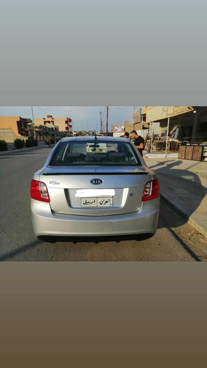 كيا ريو 2012
سيارة بدون صبغ بدون بارد 
سعرها 100$ وبيها مجال بسيط 
للتواصل ***********
