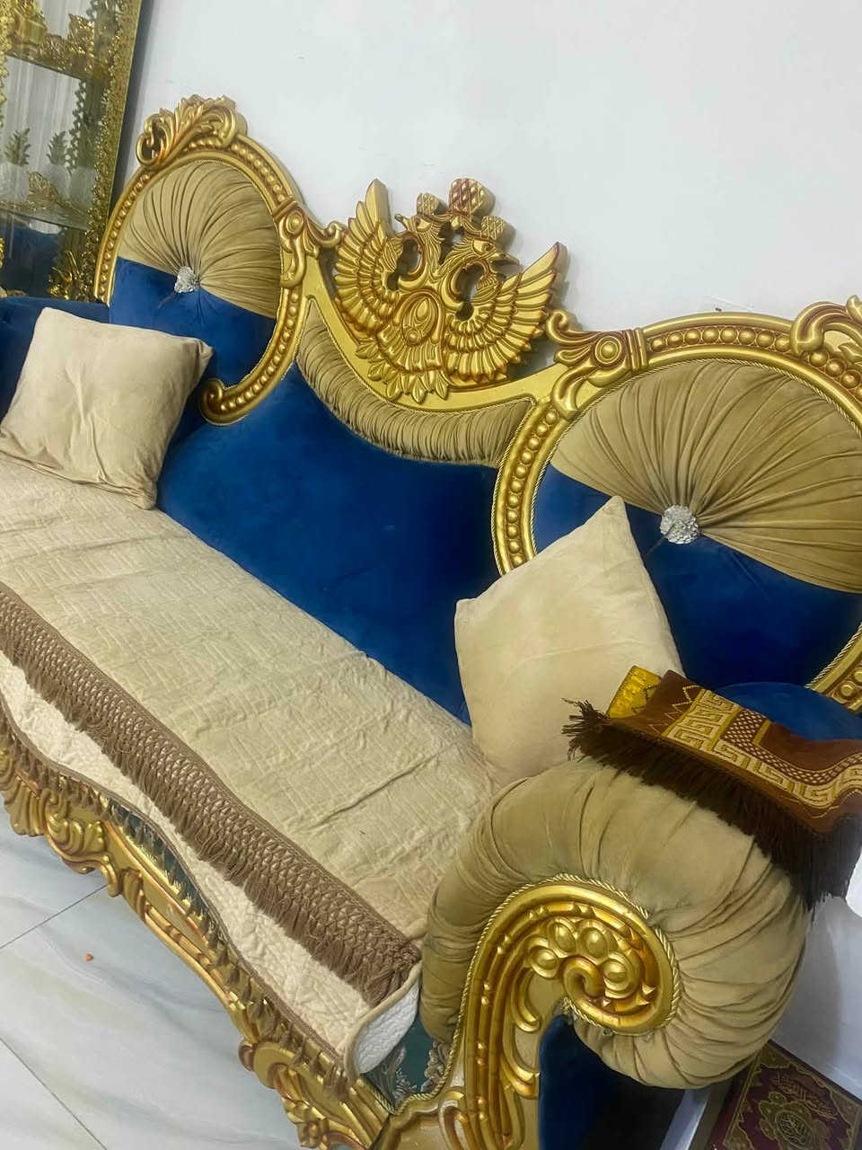 السلام عليكم  تخم ملكي عشر مقاعد  درجة ممتازة للبيع الاتصال على الرقم *********** بي واتساب
