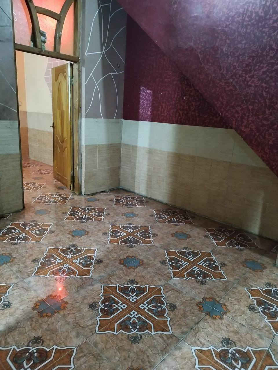 شقة للبيع طابق ارضي مساحتها 40 متر طابو صرف طابو صرف تحويل مباشر مكانها المشتل نهاية شارع المطبك قرب المجلس البلدي غرفه وصاله وحمام ومطبخ وطرمة صغيرة سعرها 40 مليون قابل للتفاوض حالياً ماجرة ب200 الف للاستفسار الاتصال على الرقم ***********
