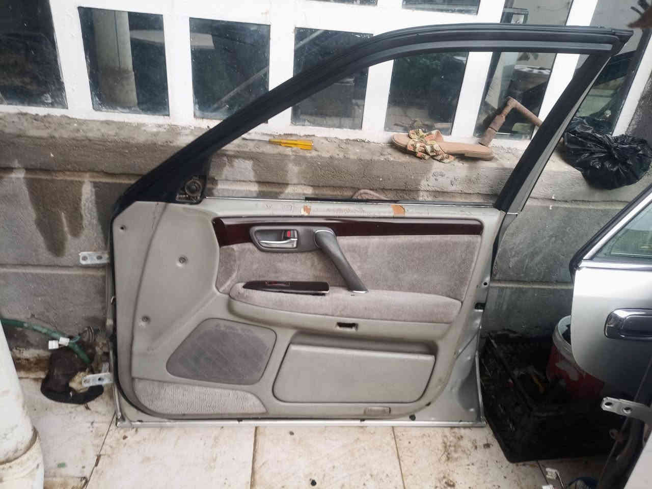 السلام عليكم بوب عدد 3  ملكه كرستال مقفلات منزوعان من سياره 
مكان شطره الشراي يتصل انه مكلف بنشر ***********
