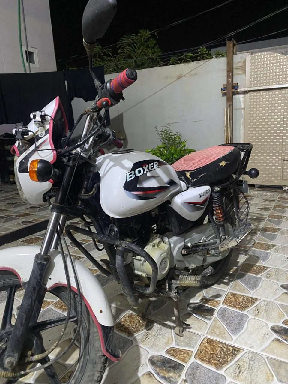 سلام عليكم شباب بوكسر مديل 20 نضافه انضف من الصوره الدراجه مامغسوله وصورنها التصال ***********
