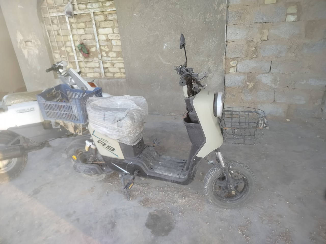 دراجه شحن R9 موديل 2025البيع قيم بل يرضي الله ***********
