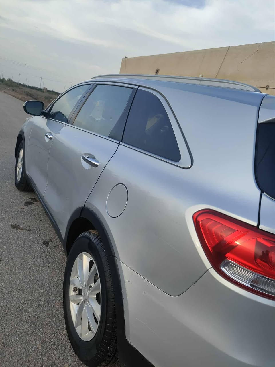 كيا سَورنتو ٢٠١٧ سياره اصل مكينه كير تبريد كهربائيات حداده تخم تاير جاهزه من كلشي وضع شركه كارتون ماشيه ١٠٠استعمال شخصي ومال جناي الله شاهد وبسمي مكان ناصريه سعر ١٧٧ مجال قليه  بيهه بنيد وجاملغ لا حوض ولابرانكييت ولباقي كبس شركه سياره ٦سلندر وارد امريكي ***********وشراي بخدمته اخوالي مايعجبه سعر يعبر ويتركله كلمه طيله والي عنده مراوس باقل وفرق النتوا كيه ابوتيمه وفرق ينطيني هم ترهم يخابرني وبلخدمخ
