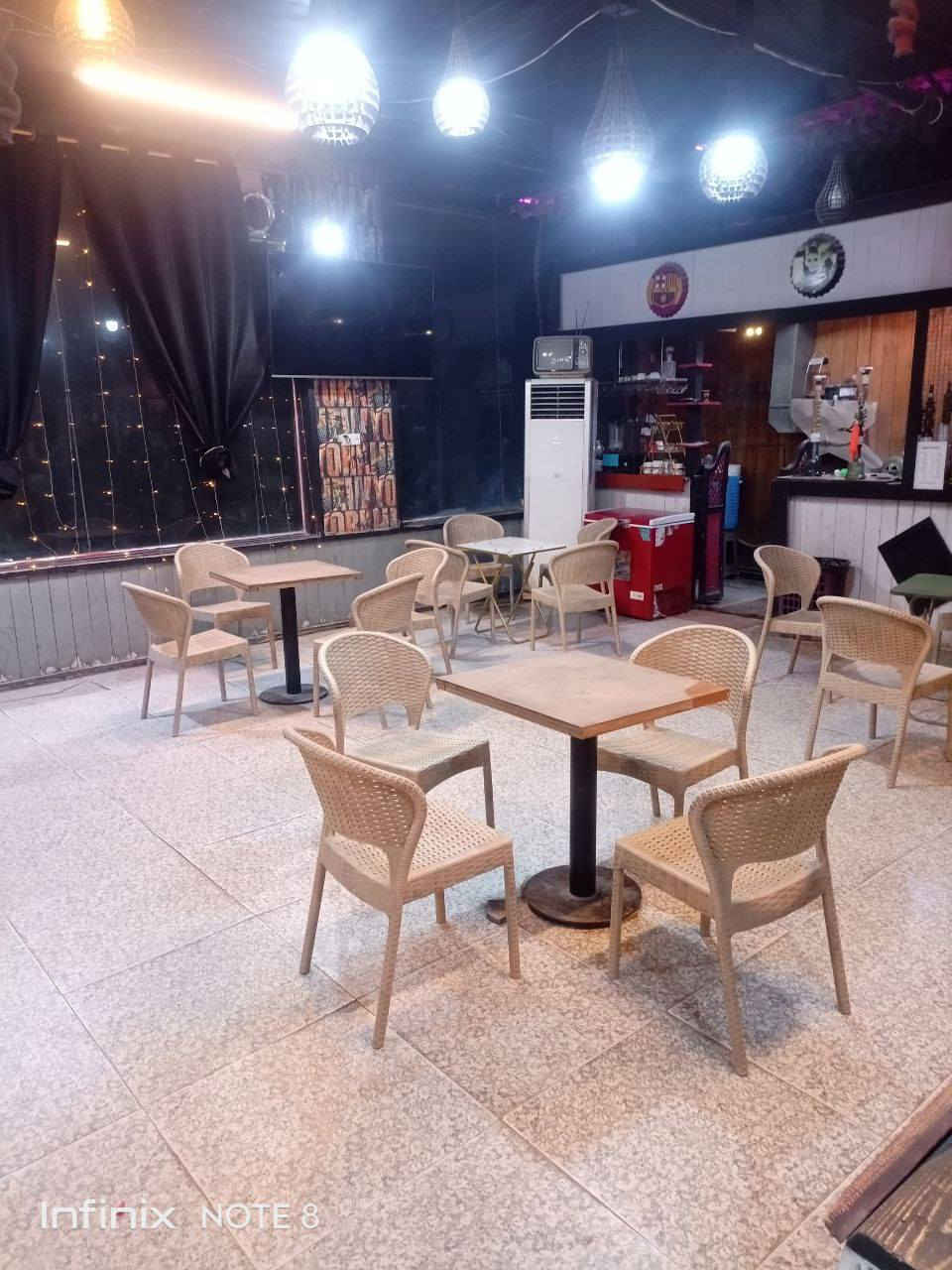 اسلام عليكم اعادة النشر بسبب الوعود الكاذبه كوفي للبيع صالتين طابق فوك المكان الشعب حي اور قرب سوق الصبح اسم الكوفي كيتار تحتوي 4سبالت 3كنتوري واحد جذاري +مبرده عملاقه دكتين بيها او صوبه كبيرا +3اباازمات +مجمده +عارضه . مطبخ +صحيات +تخم 64مقعد +ميوزه او كراسي  ايجار 700 سحب 100 بلشته 400بلصيف اشغل سبالت .باقي التفاصيل اتصل وتدلل رايدها 12 مليون مستعجل ع بيع التواصل مع ابو نرجس ***********
