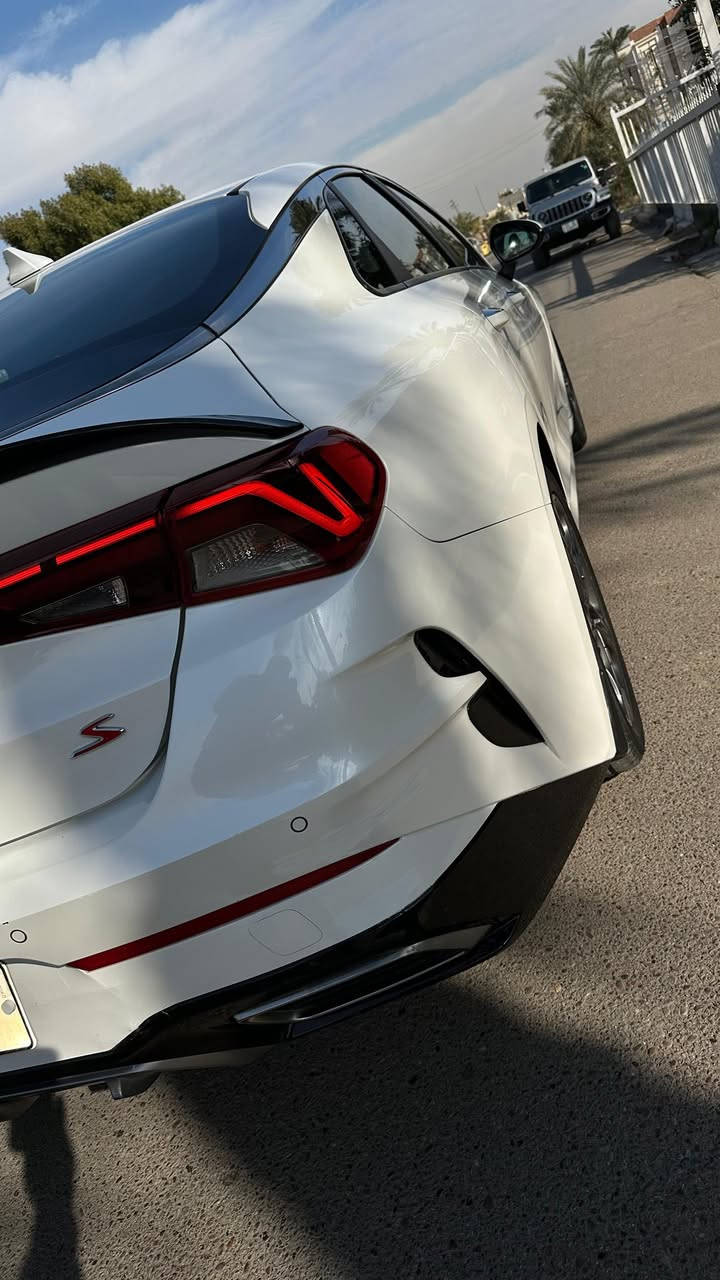 كيا k5 خليجي موديل 2021
فئة S 
 سياره مكفوله كفاله عامة من الصبغ
بارد اصبع بصف البك لايت الخلفي وبحافة اللايت الامامي  وثنينها ممبينه والباقي مكفول 

ماشية 81 الف كيلو 
سياره فول عدا بنوراما 
حجم المحرك 2500
بصمه عدد 2
كشنات جلد بلادي
داخل اوف وايت بلادي
تبريد قطعتين 
تشغيل عند بعد 
ترحيب  عند الاقتراب 
صندوك ذكي 
تبريد بيانو منفصل
خمس وضعيات قياده 
مري شفط وشاير بل مري
تخم تاير جديد
ومسويلها نانو سيراميك الاصلي
الارضيات حوضية جلد اصلي
بعد بيه موصفات 
هزه وفحص وسنويه بسمي  كله جديده 

مكاني بغداد حي الجامعة
السعر  185 ورقة وبيها مجال بسيط
للأستفسار ***********
