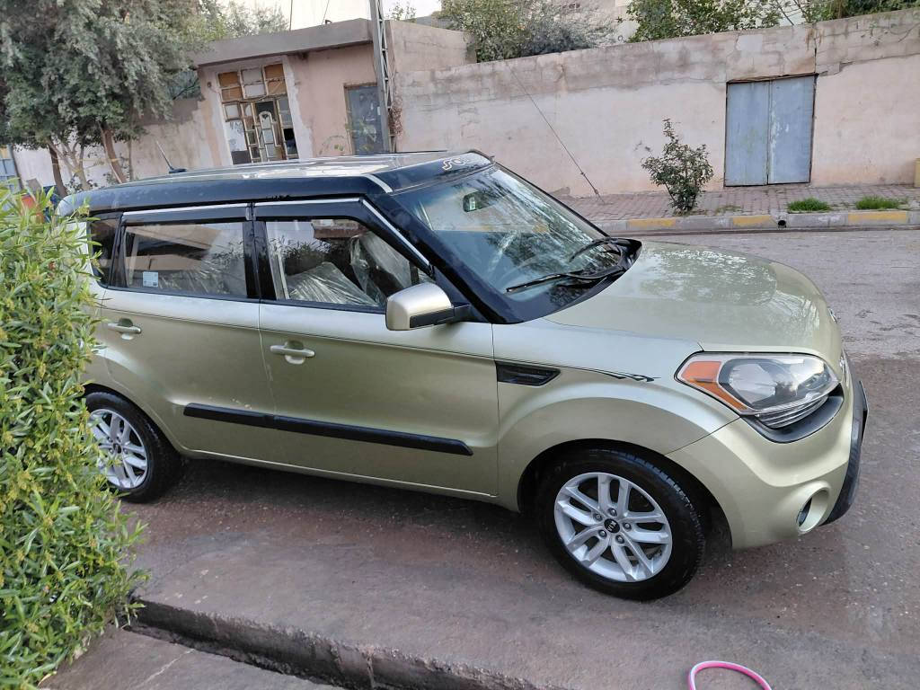 كيا سول ٢٠١٣ ماشية ١٣٠ 
گير عادي محرك وگير شرط 
رقم وسنوية جديد لل ٢٠٣٠ بسمنا 
بيها جملغ وبونيد وشبر باب السايق صبغ بدون دواخل 
*********** كركوك, العراق
