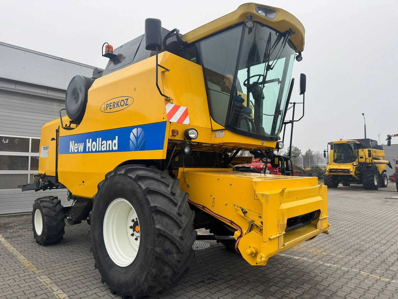Newholland tc5070
موديل 2009
مشتغلة 1300 ساعة فقط
(5 بلم دبل دبل درام هايدرو طبلة 15 ) 
تاير حرفش فول مواصفات كفالة عامة شرط من كل شيء
مكان الحصادة أوربا ❗
مدة الوصول من 20 إلى 40 يوم بعد الحجز 
بدون حجز مابيع ❗ 
للاستفسار خاص أو  3197010285034+


**إذا كنت صاحب هذا الإعلان وتريد حذفه لأي سبب، رجاءا أرسل رسالة إلى الدعم الفني**