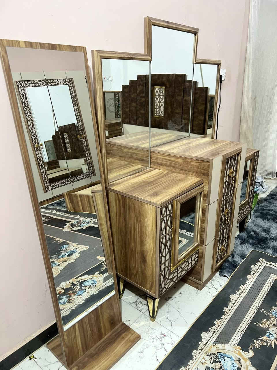 السلام عليكم غرفة تركية نضيفة كلش للبيع 9 قطع العنوان الاسكان الصناعي للتواصل الخاص موجود


**إذا كنت صاحب هذا الإعلان وتريد حذفه لأي سبب، رجاءا أرسل رسالة إلى الدعم الفني**