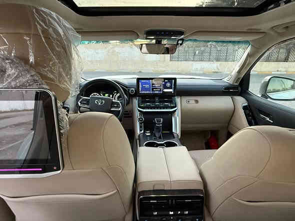 السلام عليكم 
رجائاً اقره المنشور و شوف الصور والتفاصيل قبل متتصل 

لاندكروز 2024 
وكاله SAS خليجي VX محرك 4000تنفس طبيعي ماشيه 4000 عليه تغليف PPF ضمان عشر سنوات 
السياره فووول مواصفات اعلى فئه 
السياره بيه بنيد تبديل و باب وصبغ ثلث القماره اثر عارضه واكعه عليه مكفوله مــن الكلبه والجفيه تكم مكفوله صور قبل الصبغ موجوده والسونار موجود السياره جاهزه للاخير بدون نقص السياره معروضه ب ( 645 $) وبيه مجال مجال بسيط مكاني بغداد البياع للاستفسار *********** متواجد واتساب واتصال
