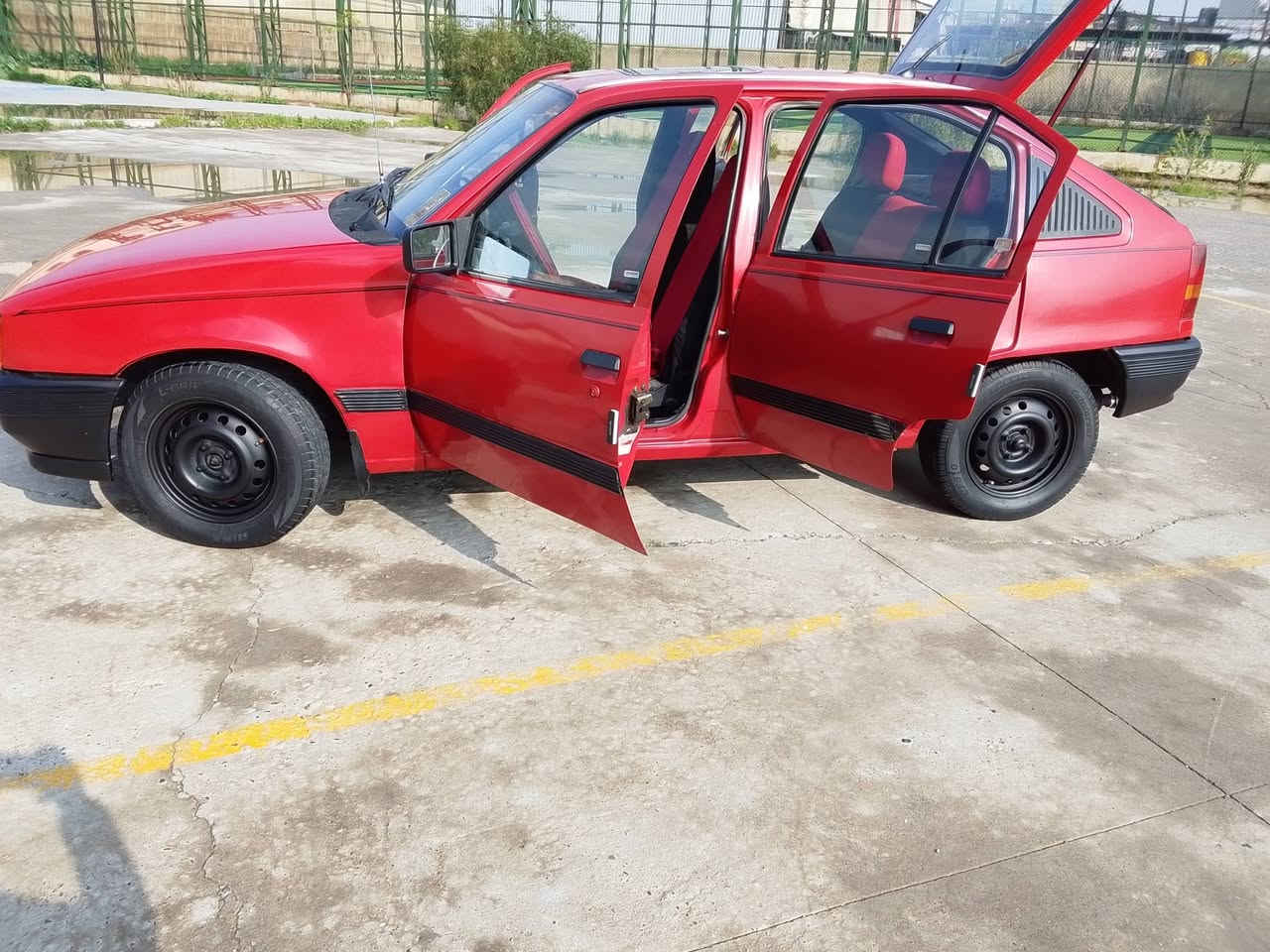 سياره للبيع كاديت جنطه سنويا 2030 فول عادي بس الكير توماتيك اسلايت شغال كاربون بنزين بيها صبغ احزام الشرعي موجود شرط التحويل موديل 19 رقم الهاتف ***********
