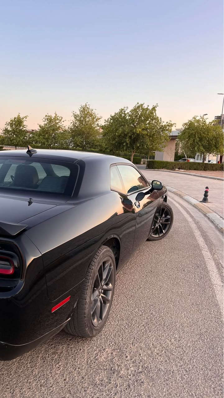 🚗 دودج تشالنجر GT 2022 - مستعجل على البيع صور الحادث بالمنشور  

📍 المواصفات:
 • الموديل: 2022
 • الفئة: GT وارد كندي 
 • اللون: (ااسود )
 • العداد: (70 الف كيلو متر )
 • نظام الدفع: فور ويل 
 • نوع الوقود: بنزين
 • ناقل الحركة: أوتوماتيك 8 سرعات
 • المحرك: V6 سعة 3.6 لتر
 • كشنات تدفئة وتبريد 
 • نظام التشغيل: تشغيل بصمة
 • الدخول الذكي (Keyless Entry)
 • شاشةكبيرة + كاميرا خلفية
 • بلوتوث + USB + Apple CarPlay
 • تحكم من المقود
 • نظام تثبيت سرعة
 • مقاعد جلد وكنتارة
 • لايت زنون 
 • إضاءة LED
 • حادث السيارة قطعة وحدة جاملغ السايق ولو هوة ميعتبر حادث طخة خفيفة وهنا انطخت عندي بالجاملغ عكس السايق بدون دواخ وبدون ايرباك مكفولة 

مكان السيارة اربيل 
💰 السعر المطلوب: (19.500$) وبيها مجال 📞 للتواصل: (***********) أربيل, العراق
