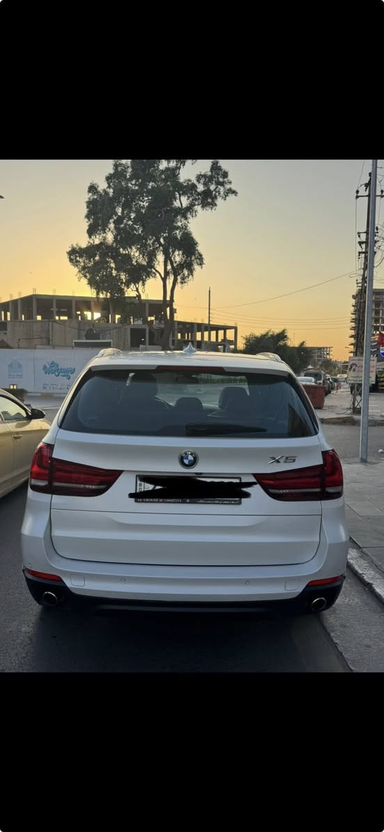 السلام عليكم
سيارة BMW X5 موديل 2016 وكالة العروش.

خالية من أي مشاكل وجميع الصيانة والتصليح في الشركة حصرا.

السيارة بدون صبغ, فقط دعاميات 7 راكب   مفاتيح عدد2بدون ضرر والسيارة مغلفة كلها PPF طافي ظمان 10 سنوات.

رقم أربيل الحديث وجاهزة للتحويل بأسم المشتري.

مكان السيارة في بغداد \ العرصات 

السعر: 255 $ ورقه وبيها مجال بسيط 

رقم التواصل:***********
