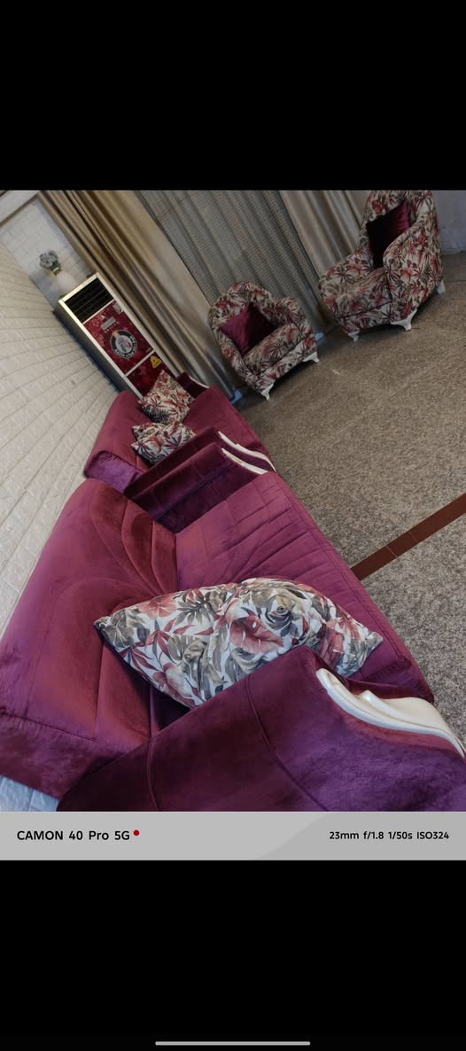 تخم تركي 7مقاعد يصير سرير قلاب ب200الف عنوان الشعب شارع الصحة ***********
