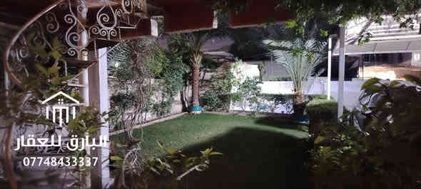 🔱 دار للبيع في منطقة الكرادة 🔱

الموقع 📍 : الكرادة - شارع المسبح 

⭕ المساحة : 381 م

⭕ الواجهة : 11 م

⭕ سنة البناء : 1980

⭕ المشيدات : 3 طوابق

🏡 التقسيم الداخلي :

🔺 الطابق الأول : استقبال - مطبخ - حمام
 - 3 غرف نوم - 

🔺 الطابق الثاني : غرفة نوم كبيرة مع حمام سويت +صاله+مطبخ +درج خارجي + مكان لجلسه صغيرة

🔥 مميزات إضافية : 

🔺حمام خارجي للظيوف
🔺كراج كبير يتسع لسيارتين 
🔺حديقة امامية
🔺حديقة خلفية
🔺 عرض الشارع 12م

⭕ السعر : عند الإتصال او حضورياً 📞

⭕ للإستفسار : ( الواتساب متاح ) 📱

*********** 

⚠️” تحذير : هذا العرض قد يختفي قبل أن تقرر !“

🟢 نستقبل عروض البيع ، الشراء ، الإستبدال ، إدارة الأملاك ، و الإيجارات بأنواعها ( سكني ، تجاري ، خدمي ) 🟢

عنوان المكتب📍: بغداد - الكرادة داخل - قرب مطعم الصبايا - فرع مدرسة لبنان ( موقعنا مثبّت على Waze , Google maps ) 

#البارق_للعقار
بغداد بغداد
