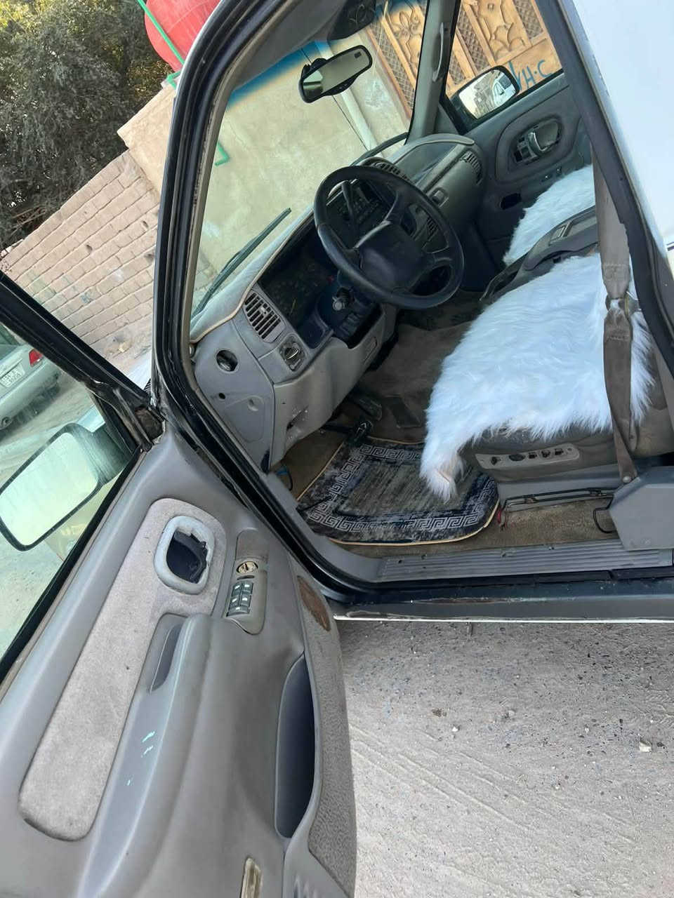 بيع او مراوس بجيب او مارسدس اوبي ام مديل ٩٥مصبوغه عام جماليه مشروع وطني صاحبهه بل بصره للستفسار***********
