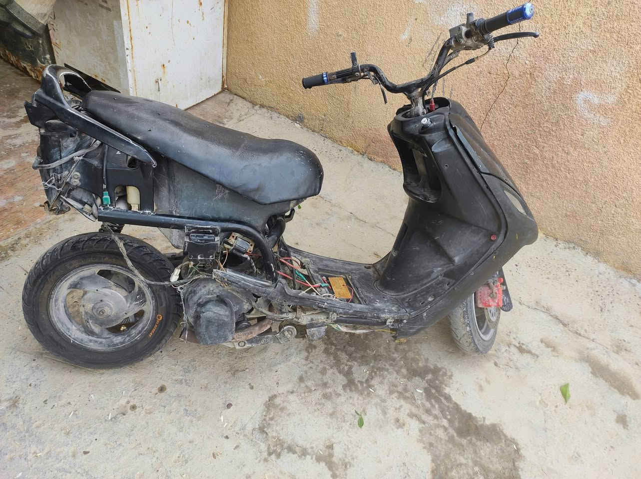 السلام عليكم دراجه للبيع نظيفه وحلوه شغاله نقص حصانصه انكسرت دراجه نقره كفراتها كاملهر وبها مجال 200 مكان الشهداء الصقلاويه


**إذا كنت صاحب هذا الإعلان وتريد حذفه لأي سبب، رجاءا أرسل رسالة إلى الدعم الفني**