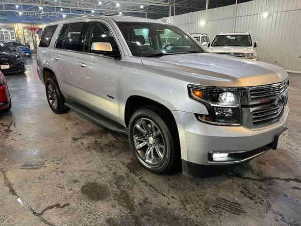 السلام عليكم شباب 
تاهو 2016 
اللون رصاصي 
المواصفات LT 2 
الحادث الصندوك الخلفي مبدل نفس اللون والجاملغات الامامية سرقة 
صور الحادث موجود
كراسي VIP 
كشنات جلد 
رادار امامي 
كامرة خلفيه 
صندوك كهرباء 
سلايد روف 
ماشي 152 قابله للزيادة 
السعر 280 وبيها مجال بسيط 
مستعجل على البيع 
مكان السيارة حي تونس 
الاتصال 
***********
