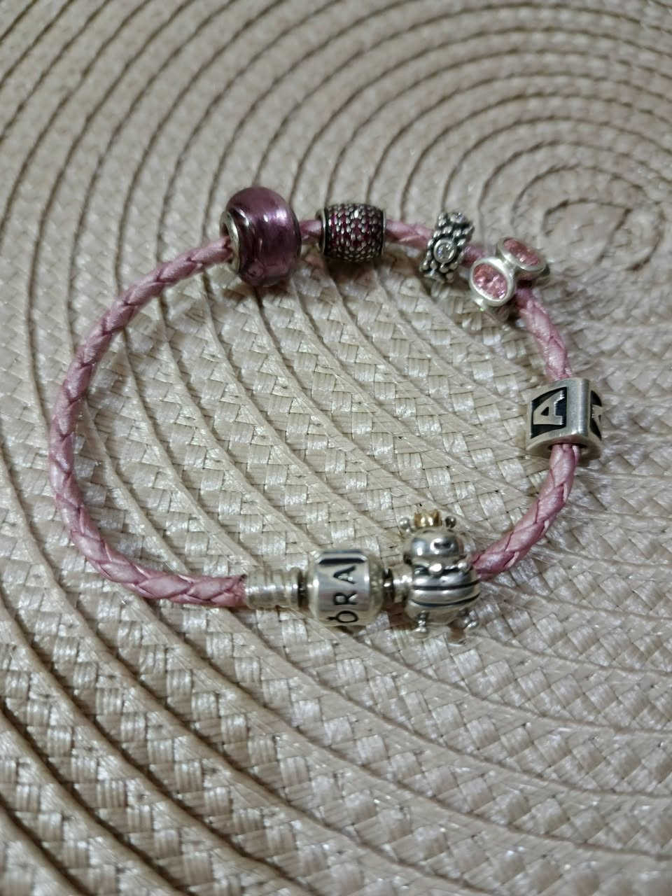 اسواره بندوره فضه مع تشارمز عدد 6 قطعه غايه في الجمال والروعه السعر 43 دينار شامل التوصيل والله يبارك لصاحب النصيب


**إذا كنت صاحب هذا الإعلان وتريد حذفه لأي سبب، رجاءا أرسل رسالة إلى الدعم الفني**