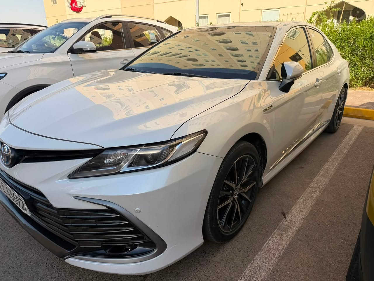 للبيع كامري موديل 2024، وارد خليجي وكالة عبد اللطيف
فئة GLE Hybrid فول
مواصفات، بحالة ممتازة.
المواصفات:
*   فتحة سقف
*   شاحن لاسلكي
*   حساسات أمامية وخلفية
*   تبريد (بردة) كهرباء
Auto Hold نظام •
• وضعيات القيادة (EV Mode)
التفاصيل:
*   الممشى: 49,000 كم
*   ملاحظة: طخة خفيفة بباب
السائق (بحدود شبر) معدلة
ومصبوغة.
• رقم بغداد - السيارة باسمي
السعر وبيه مجال بسيط.
ا للاستفسار والتواصل:
(***********)
