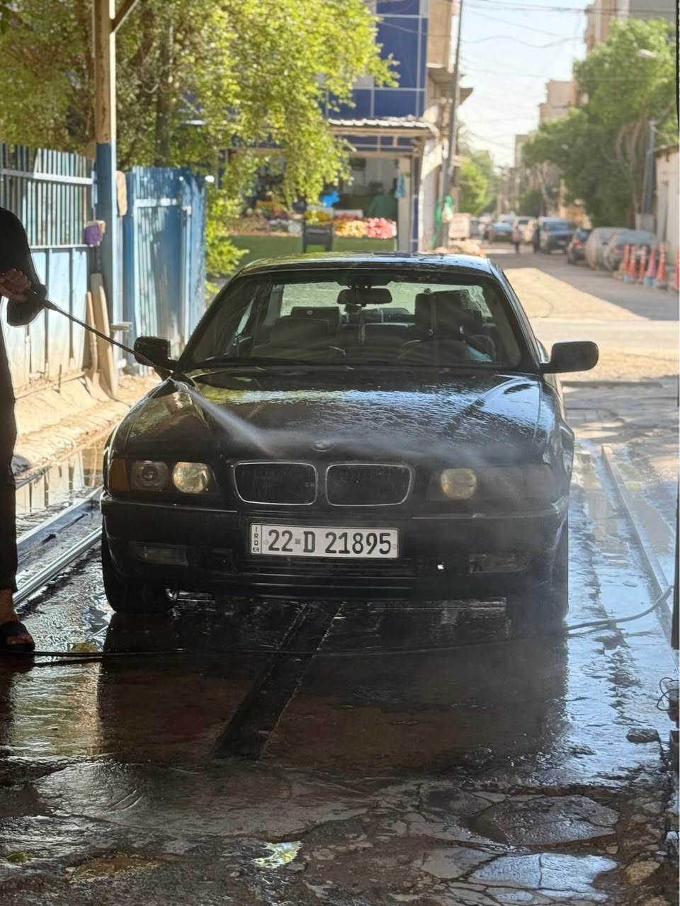 السلام عليكم bmw 
حجم ٧٢٨
 موديل ١٩٩٨
رقم دولي جديد 
تحويل شرط
مواصفات 
كشن كهرباء سايق وبصفه 
هيتر كشن امامي
تبريد شغال 
لايت عالي زينون 
غرفتها السياره مقبوله 
محرك وكير جدد بيها مكفولات 
حداديه ٧٥٪؜ و اعلى من هيج
تايرات ٨٠٪؜ نضيفات 
كهربائيات السياره و ضفيرتها كلش حلوه ماكو لعب ولا جطلات 
للبيع السياره مكاني بنوك او صبح تواجدي بل كراده خارج 
سعرها ٦٣ ورقه بيها مجال بسيط 
*********** بغداد, العراق

