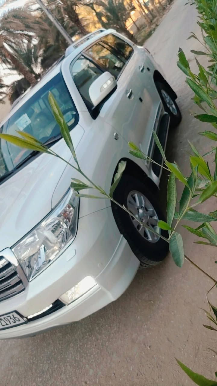 يالله
السلام عليكم لاندكروز 2011 ستينيه اصل V6  كشنات بقلاوه رقم بغداد الجديد باسمي هزه وفحص وسنويه كله جديد مكينه وكير وحداديه كله مكفول مامفتوحات بشرط الفحص تخم تاير جديد السياره مكفوله كفاله عامه بيه pdr مكانين  اصغار 
الموصفات
كشنات بقلاوه جلد +ثلاث حركات كهربائي 
شاشه
لد دعاميه 
زراك دعاميه
ثلاجه 
كامره 
فتحه سقف
ارضيات شركه 
بصمه +بصمه ابواب 
يدات نيكل 
مري كهرباء +اشاير بل مري 
حساسات امامي خلفي 
تحكمات ستيرن جهتين
ماشيه ١٨٥ 
بعد بيه هواي موصفات معروفه مواصفات الستينيه فول 1/1 السعر (330) وبيه مجال مكان كربلاء الستفسار (***********)
