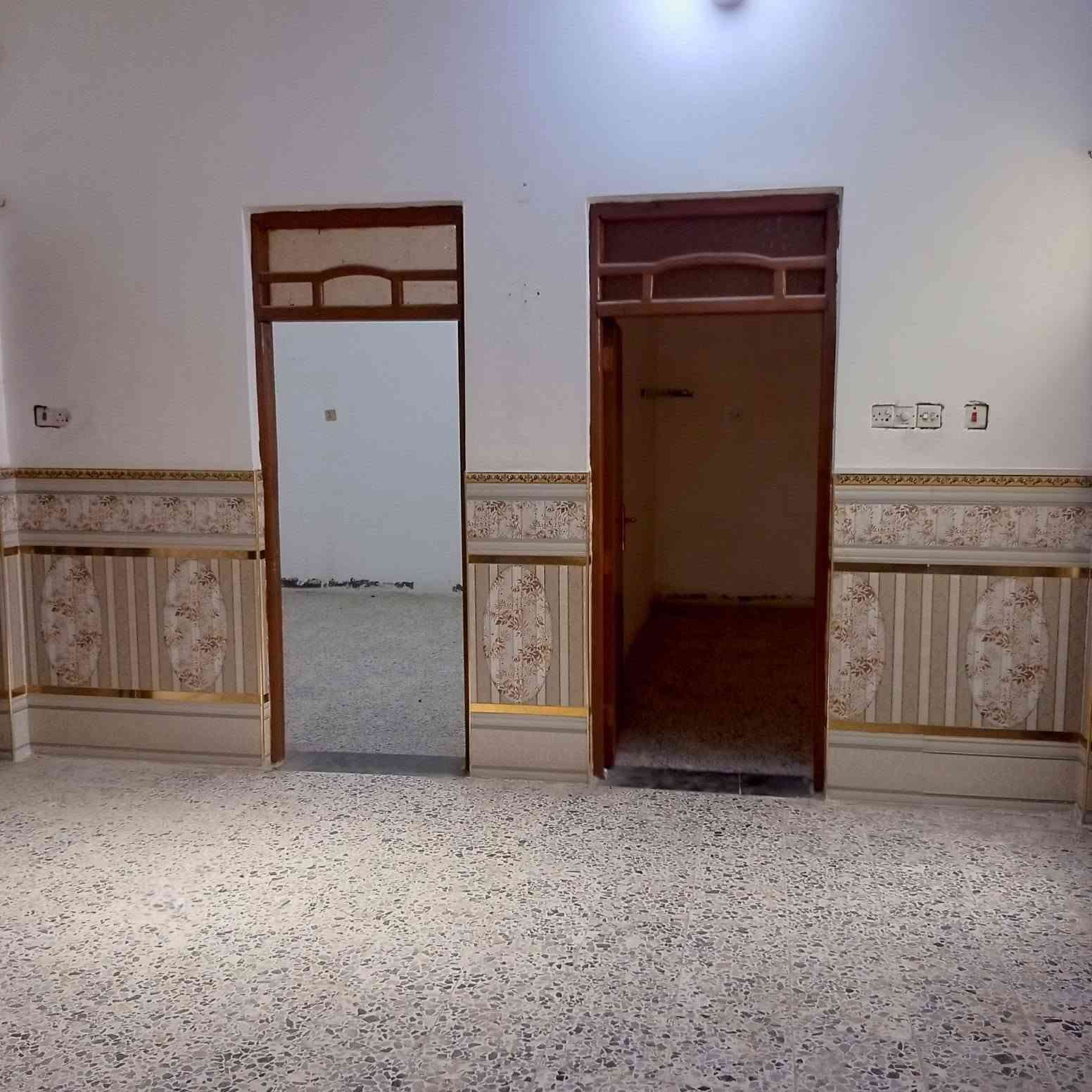 السلام عليكم بيت 150متر زراعي سند 25حي الحسن العسكري دوانم لازم قرب مدرسه الحشد يم المولده الثانية بيت طابقين بي غرفتين جوه وغرفتين فوك صاله واستقبال ومطبخ داخل الجهد الهندسي المنطقه كافه الخدمات ***********

