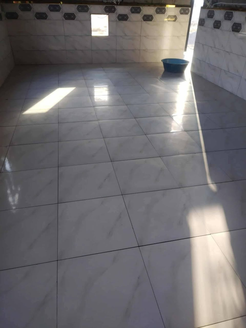 سلام عليكم يوجد كادر سيراميك متفرغ لعمل اليحب يتصل بسعار مناسبه رقم الهاتف ***********
