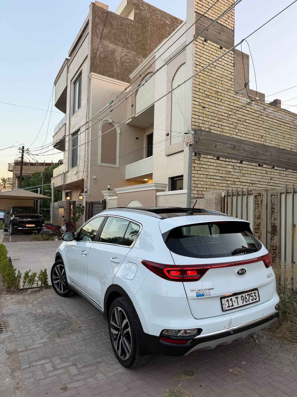 سبورتج موديل 2019سياره  شركه الدوليه العراقيه ماشيه 86الف رقم بغداد باسمي هزه وسنويه ورقم جديد  جديده السياره عله ايد وحده من الوكاله 
سياره فول مواصفات بنوراما بجم جيتي لاين بلوجكترات داخل حمصي كراسي جلد ومخمل كراسي دبل كهرباء  تبريد شاشه  بصمه دخول ذكي قطعتين تبريد مكينه الفين دوش المرغوب ويل 19جواهه تخم تايرات جديد اسبير منازل ولعده بعدهه بكتلوكات الشركه 
ملاحضه:السياره بيهه بارد صغير الباب الخلفيه الوره السايق وبيهه تكحيل كارت عله كد اصبعين بجاملغ الامامي 
السعر:195ورقه وبيهه مجال  
للاستفسار:*********** بغداد, العراق
