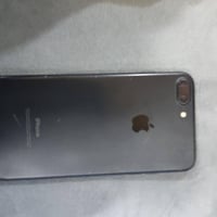 ايفون 7بلاس للبيع مبدل بطاريه فقط وشاشه بلادي وبيها ضربه فقط من الصفحه...