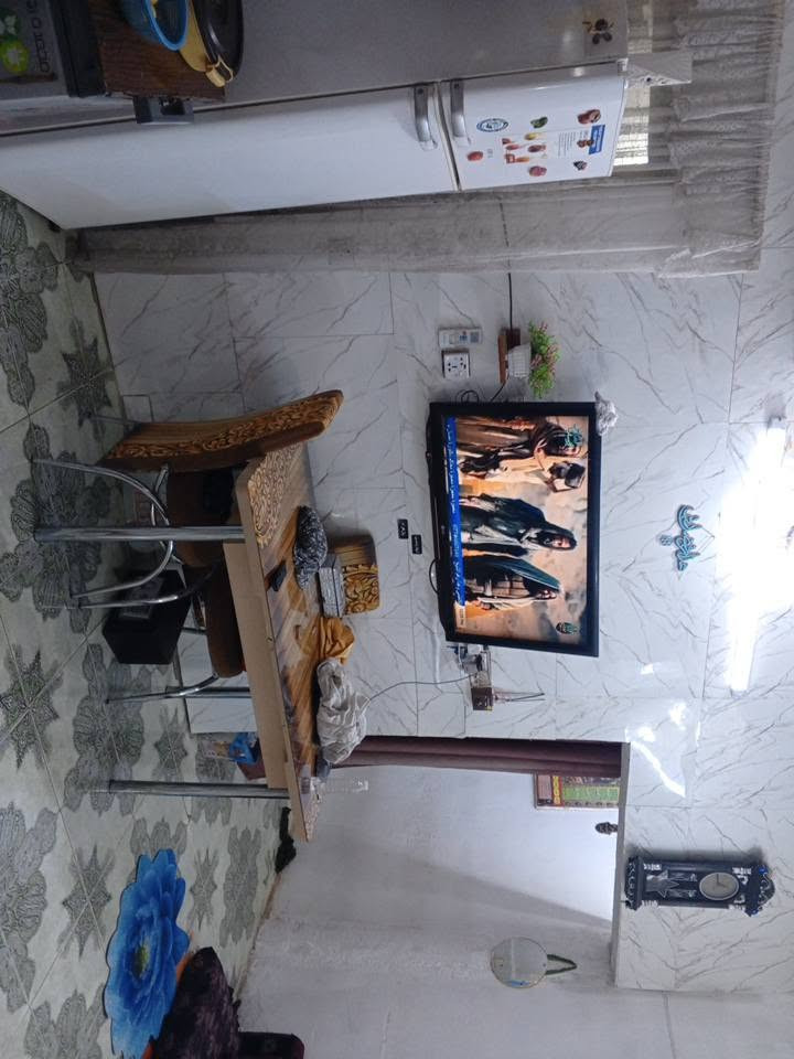 بيت للبيع شهداء النفط قرب ساحة الدكسن مساحة ١٠٠م طابقين الطابق الاول استقبال  طول ٨ ونص عرض ٤ +صالة +مطبخ حار +غرفة نوم ٥*٤+خدمات الطابق الثاني ثلاث غرف اثنين كبار ٥*٤ واحدة صغيرة سعر ١٧٥ الاستفسار ***********
