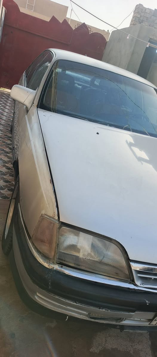 أوبل اوميكا 93رقم واسط مشروع وطني 
سيارة جهازه كير عادي مكينة 20 المرغوب 
مكينة وكير خير لا قص ولابخار 
كهرباء كلها شغاله 
غرفه نضيفه 
تقفيل 4 ابواب وجنطة 
كشر نضيف مثل ما واضح بالصور 
سنوية لل٢٦  شهر 11شرط تحويل ثاني يوم 
ب 26$  مستعجل على فلوس 
مكان واسط ـزبيدية
***********
غير متواجد على الفيس
