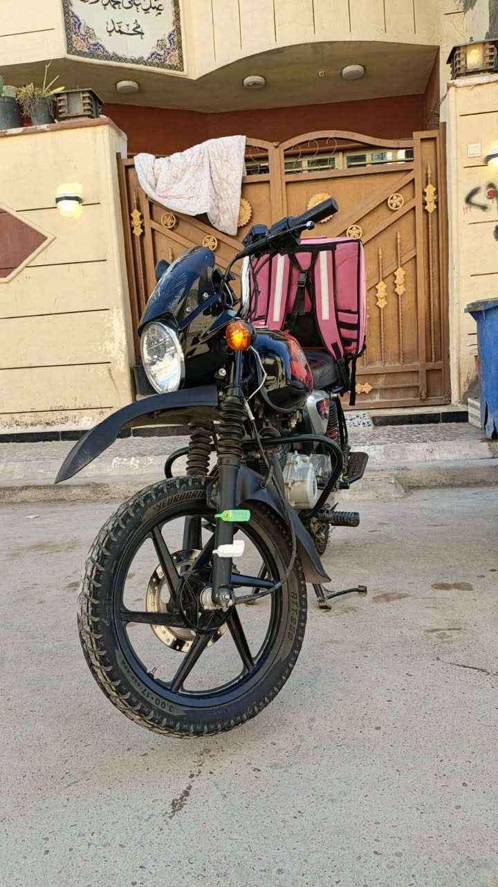 دراجه بوكسر 2023 مكينه مجفته تجفيت شركه الأول مره ما متواجد بس على الرقم كامله الدراجه كبل لشارع العنوان بغداد شهداء البياع الرقم***********
