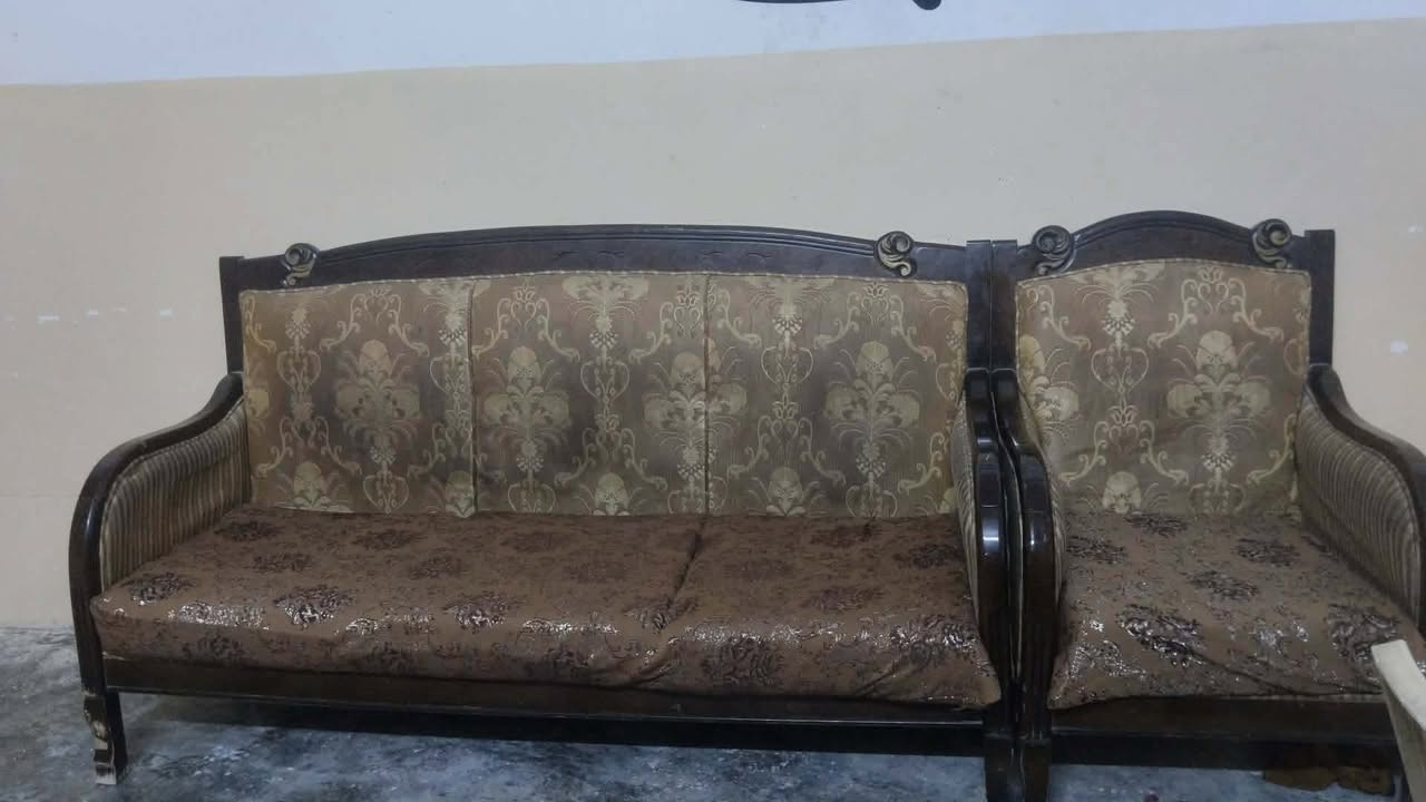 طقم قنفات مستعمل للبيع
🛋️ طقم قنفات نظيف جدًا، يتكون من 8 مقاعد. 💰 السعر: 130 ألف دينار. 📍 الموقع: خانقين.

للاستفسار أو الحجز، يرجى المراسلة عبر الصفحة أو التواصل على واتساب: 📞 ***********

