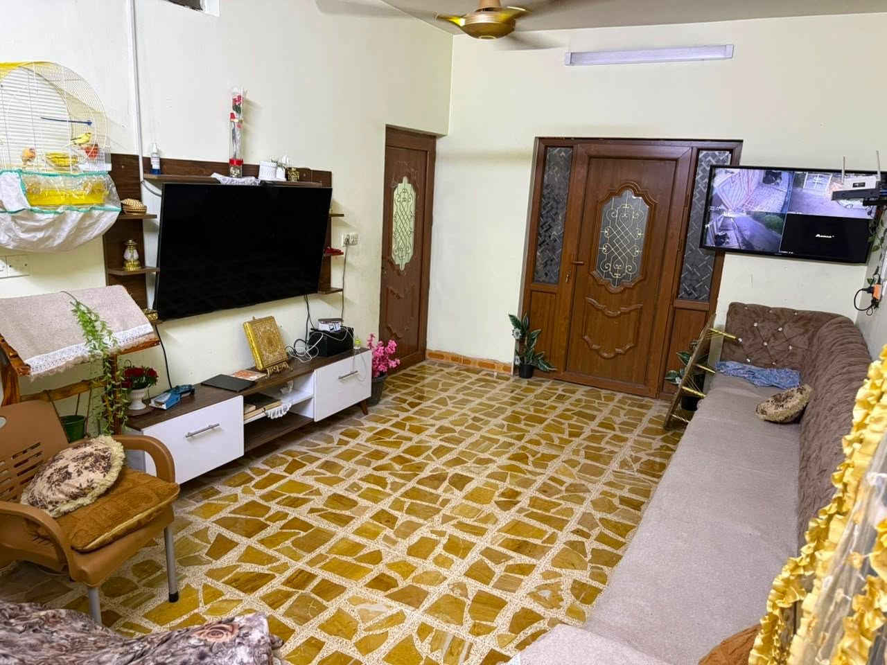 🔥🔥سعر مناسب ١٨٥ مليون قابل للتفاوض 🔥🔥

✅✅للبيع دار في الحدباء قرب جامع الغفران 🏠

مساحة ١٢٠ م واجهه ٦ طابقين مقابل الدار حديقة 🧑‍🌾 

ط اول غرفة نوم استقبال هول مطبخ صحيات 💥💥

‏طابق الثاني غرفتين نوم هول صحيات 🌍 

موقع ￼مميز ✅  

‏الاتصال والاستفسار

‏*********** ☎️

‏*********** ☎️

‏الاتصال من 12:00 ظهرا إلى التاسعة مساء ⏰ 

‏تابع الصفحة ليصلك  كل جديد 👌

🔥🔥 مكتب ياسر الحمداني لتجارة العقارات🔥🔥
