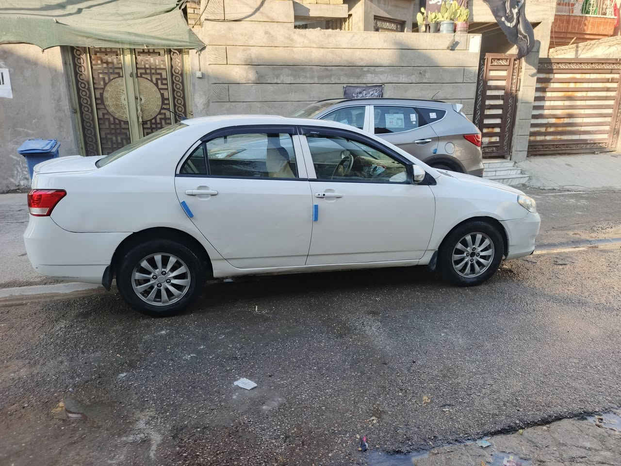 السلام عليكم بيوايدي جي ثري رقم بغداد بسمي تحويل ثاني يوم سنويه 2028 يله تسقط هزه جديده مكينه وكير خير من الله بلادي كير اوتو تبريد نقص بس غاز كبريسر جديد تشحن غاز يشتغل كهرباياته كله شغاله سياره نضيفه وحلوه للبيع مكاني بغداد العبيدي ***********
