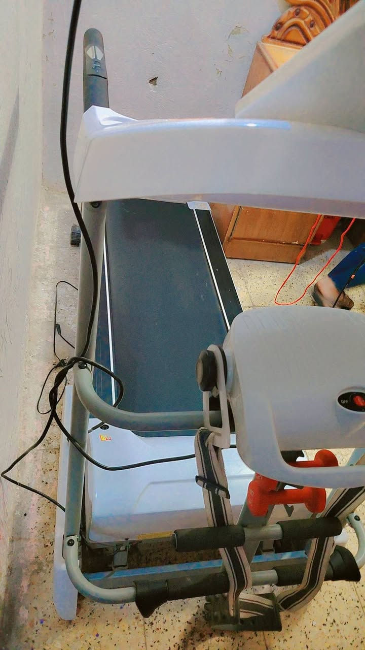 جبلي ماطورين اخو الكارتون .. اشتريناه ب٥٠٠   مستخدم عدة مرات قليلة  ***********
