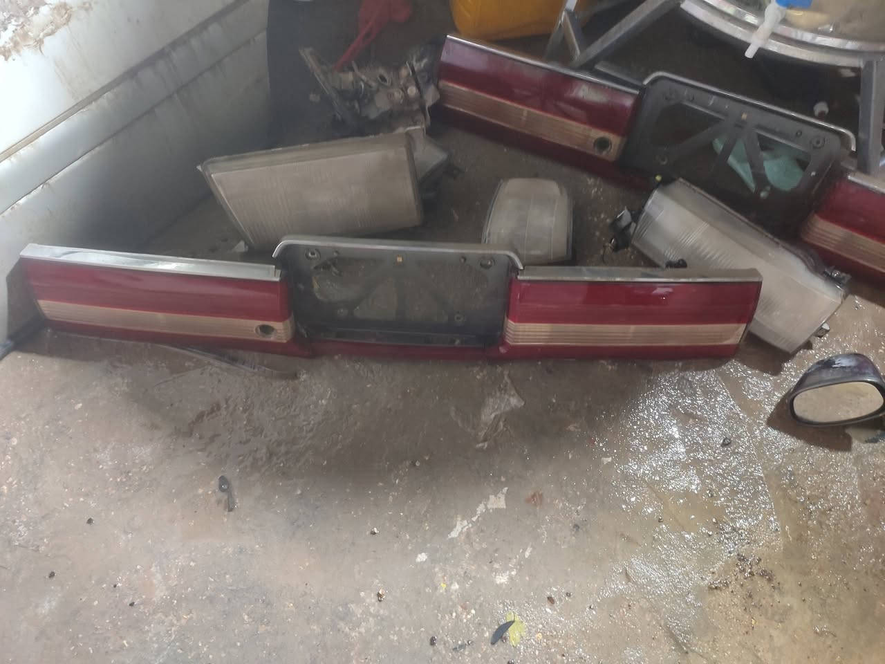 سلام عليكم شباب بيبان عدد ثنين مال راس لثور لا صبغ ولا طخه مكفولات وياهن بك لايت مصطره مثل ماموضح بلصوره ومرايه مال بنيد وريل عدد ثنين 
مكان كربلاء لسعر 300وبيهن مجال قليل  ابيعهن شلعع   
***********
