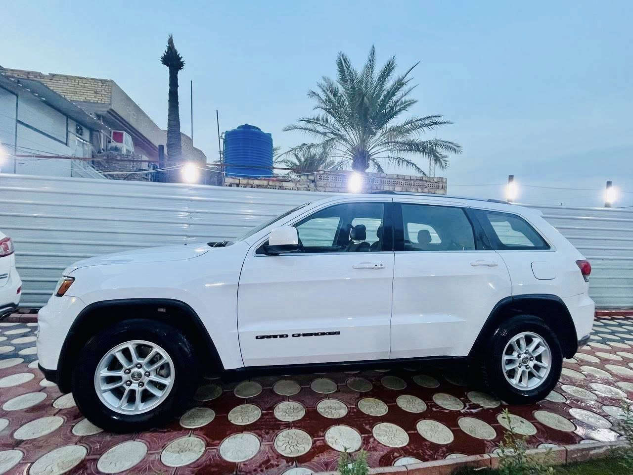 السـلام علــيكم
 ، للــبيع 
جيب / كراند شيروكي لاريدو 2020🫡🇺🇲
 ( دواخل كفاله ) ايرباك مكفول 
المواصفات الأساسيه
💥محرك 6 سلندر 3600 لمرغوب ✈️
💥كير أوتو ماتيك
💥مرايات عاكس للضوء 
💥تحكم ستيرن 
💥كامره خلفية
💥نضام تقليل صرف الوقود ECO
💥منافذ شحن وأواكس أمامي خلفي 
# كشن السايق كهربائي

وباقي التفاصيل معروفه ...
أخوان السياره كامله وكلش نضيفة 
كشر السيارة نضيف 
كير،محرك،كهربائيات، 
حداده ، تبريد ، 
بألف عافيه ع الياخذها 
سياره صدك مال جـنـاي 
سيارة حلوة كلش ونضيفة
والحادث فقط لي بل منشور
مابيهه حادث بل العراق
فقط هاذا الحرك من الخارج فقط
. . . . . . . . . . . .
السعر 225
مكان بغداد الغزاليه
***********
