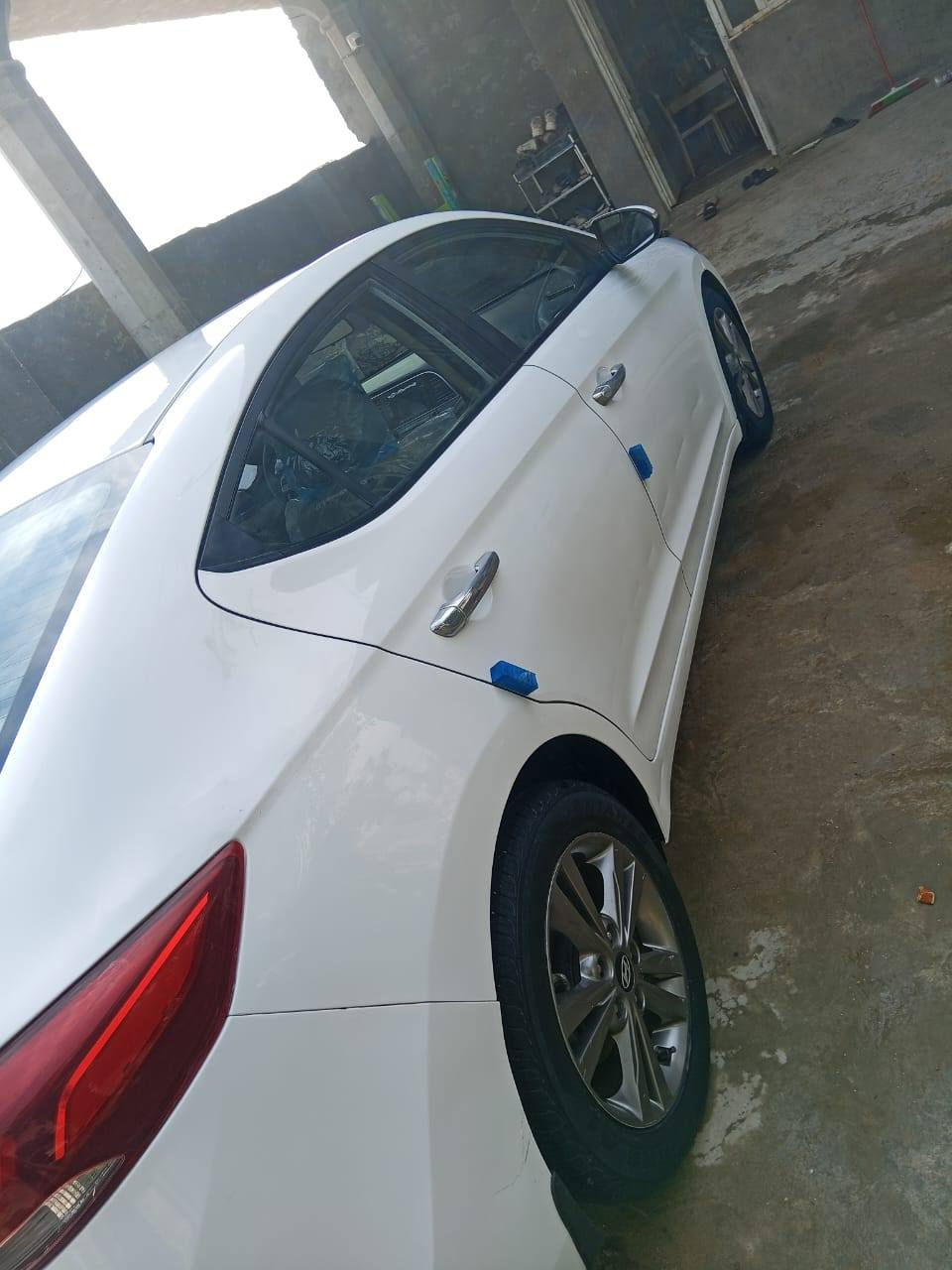 السلام عليكم النتراه 17 خليجي
رقم بغداد نكليزي 
(كفاله عامه) 
ماشيه80
 مواصفات 
فتحه 
شاشه كبيره 
لد نهاري 
يدات ستيل 
اشاير بل مري 
قطعتين تبريد 
فولل عده البصمه 

السعر 149 وبيه مجال 
مكان السياره كربلاء طويريج 
رقم ***********
